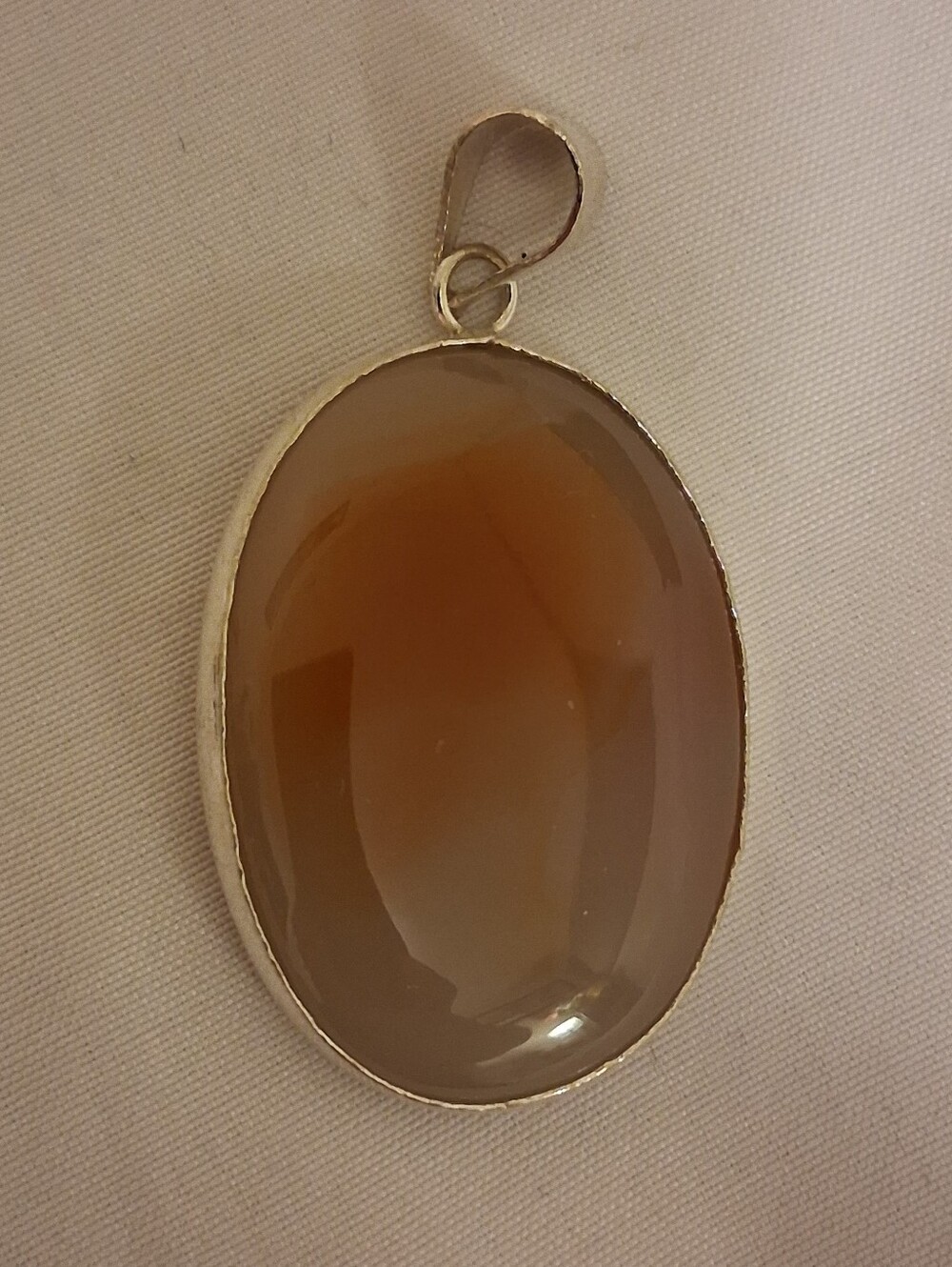 CARNELIA OVAL PENDANT
